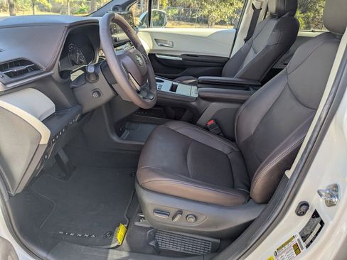 Certified 2024 Toyota Sienna Platinum image 27
