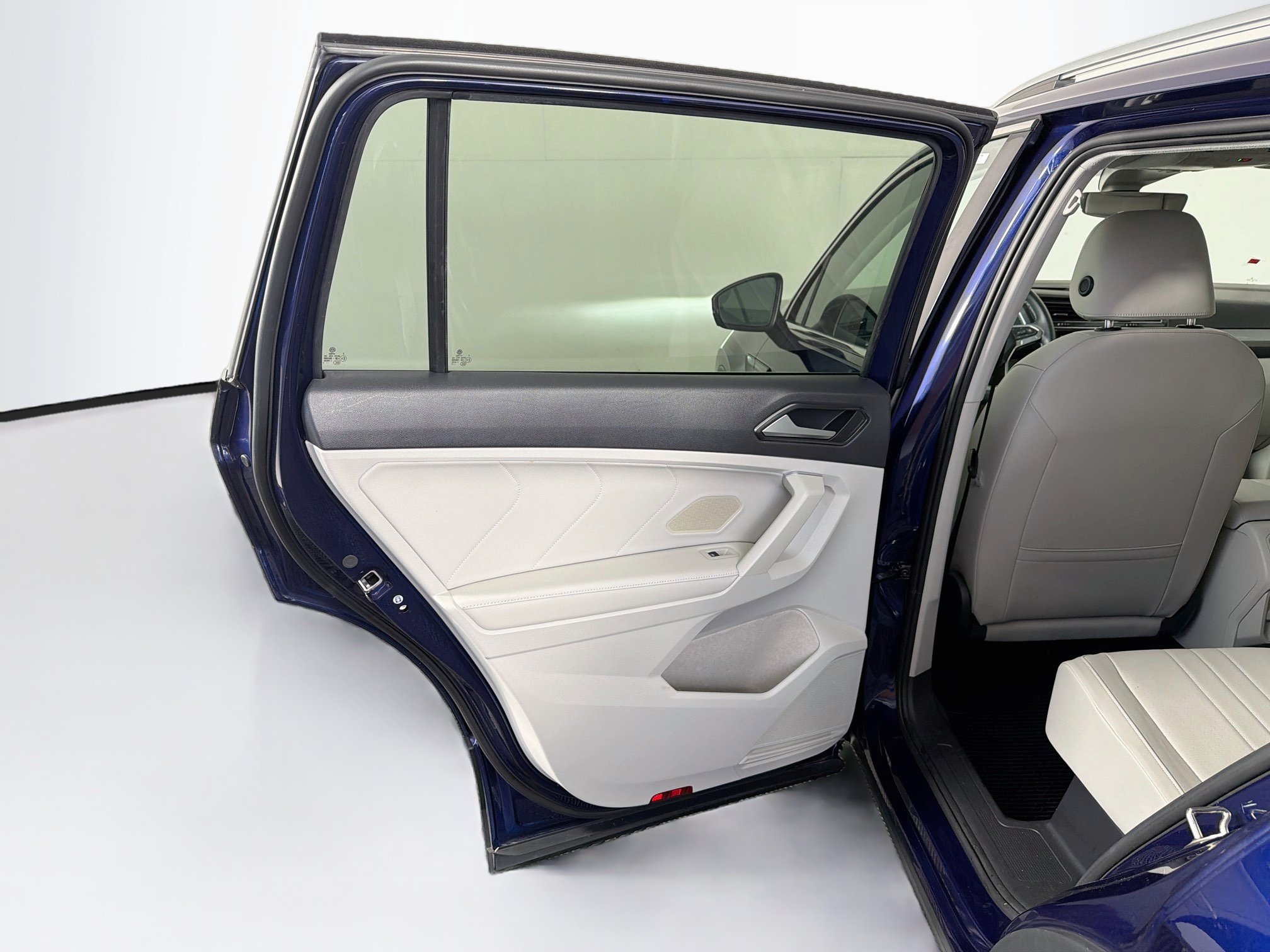 Used 2023 Volkswagen Tiguan SE FWD image 27