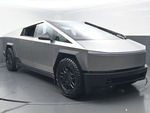 Used 2024 Tesla Cybertruck AWD Crew Cab image 2