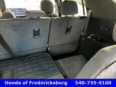 Used 2025 Chevrolet Traverse LT FWD image 22