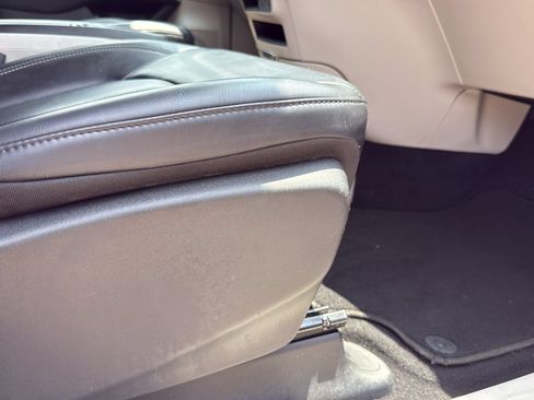 Used 2023 Chrysler Pacifica Touring-L FWD image 21