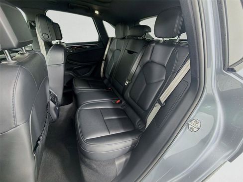 Used 2025 Porsche Macan AWD/4WD image 20