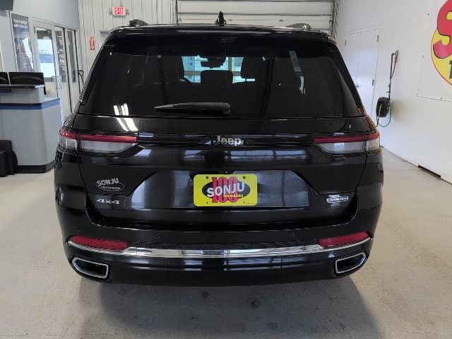 Used 2022 Jeep Grand Cherokee Overland w/ Luxury Tech Group IV AWD/4WD image 4