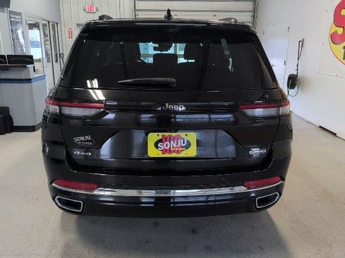 Used 2022 Jeep Grand Cherokee Overland w/ Luxury Tech Group IV AWD/4WD image 4