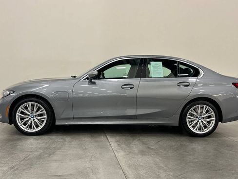Used 2024 BMW 330e w/ Convenience Package RWD image 7
