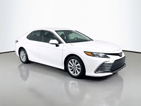 Used 2023 Toyota Camry LE FWD image 3