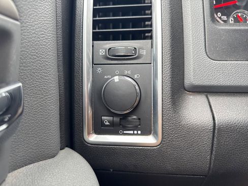 Used 2019 RAM 1500 Classic SLT image 24