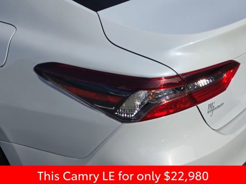 Used 2022 Toyota Camry LE FWD image 40