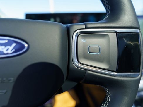 Used 2026 Ford Expedition Platinum image 27