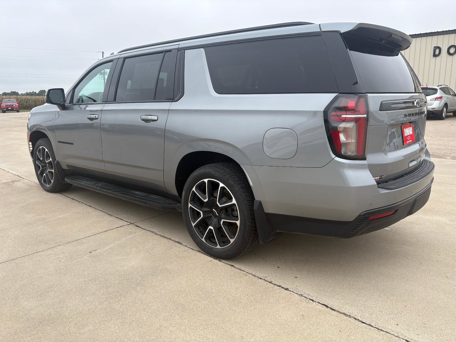 Used 2024 Chevrolet Suburban RST w/ Luxury Package AWD/4WD image 4