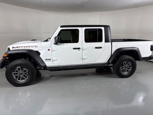 Used 2025 Jeep Gladiator Mojave w/ Safety Group AWD/4WD image 5