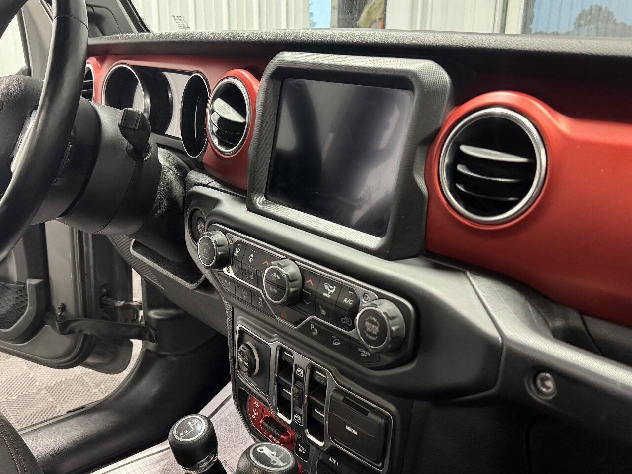 Used 2019 Jeep Wrangler Unlimited Rubicon w/ Uconnect 4C Nav & Sound Group AWD/4WD image 18