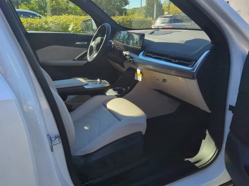 Used 2025 BMW X1 xDrive28i w/ Convenience Package AWD/4WD image 7