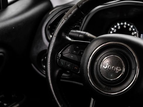 Used 2017 Jeep Renegade Altitude image 22