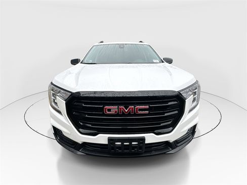 Used 2022 GMC Terrain SLE w/ Driver Convenience Package image 3