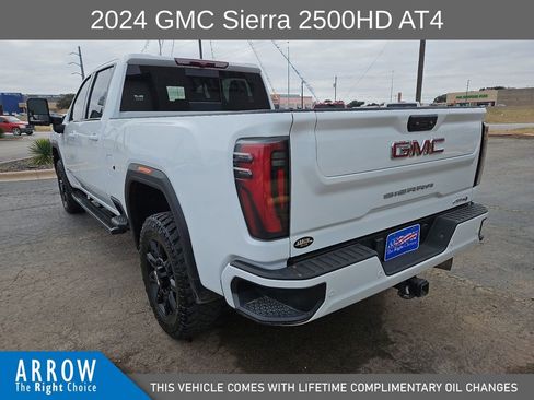 Used 2024 GMC Sierra 2500 AT4 w/ AT4 Preferred Package image 9