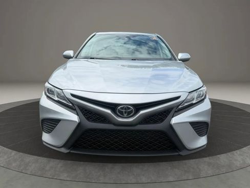 Used 2019 Toyota Camry SE FWD image 2