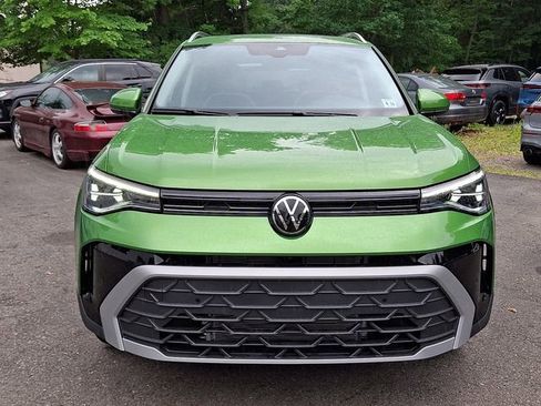 Certified 2025 Volkswagen Taos SE AWD/4WD image 3