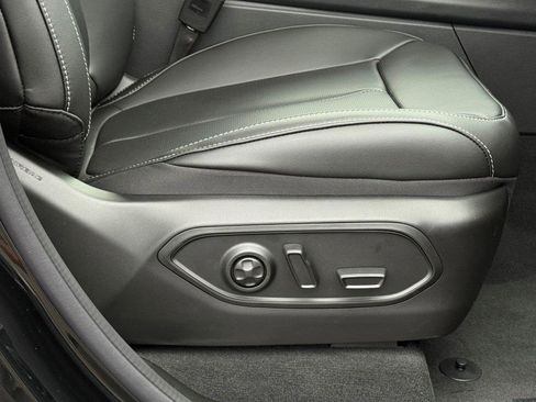 New 2025 Jeep Grand Cherokee L Limited w/ Luxury Tech Group II image 10