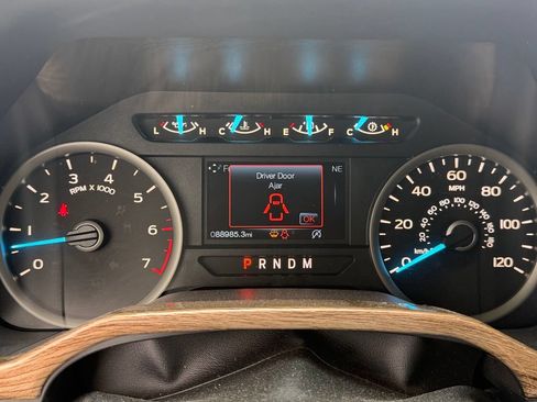 Used 2018 Ford F150 XLT w/ Equipment Group 302A Luxury AWD/4WD image 17