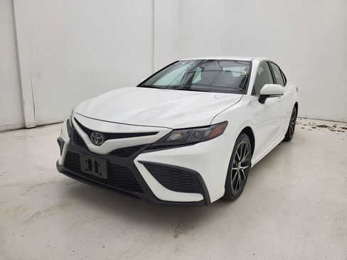 Used 2024 Toyota Camry SE image 17