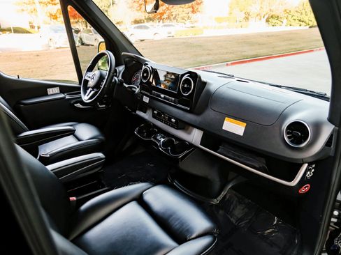 Used 2022 Mercedes-Benz Sprinter 3500 image 46