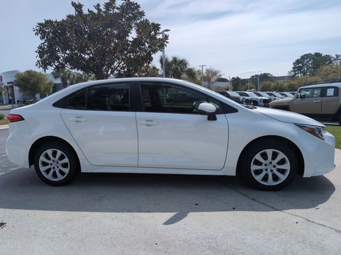 Certified 2022 Toyota Corolla LE image 11