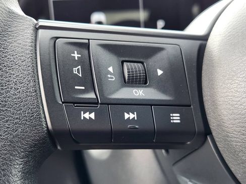 Certified 2025 Nissan Kicks SV FWD image 21