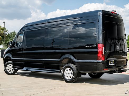 Used 2025 Mercedes-Benz Sprinter 2500 image 7