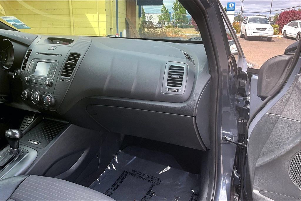 Used 2015 Kia Forte SX FWD image 19