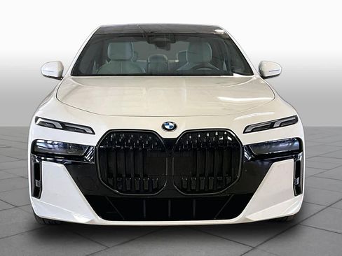 Used 2026 BMW 740i RWD image 3