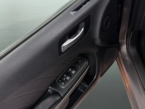 Used 2022 Dodge Charger SXT RWD image 17