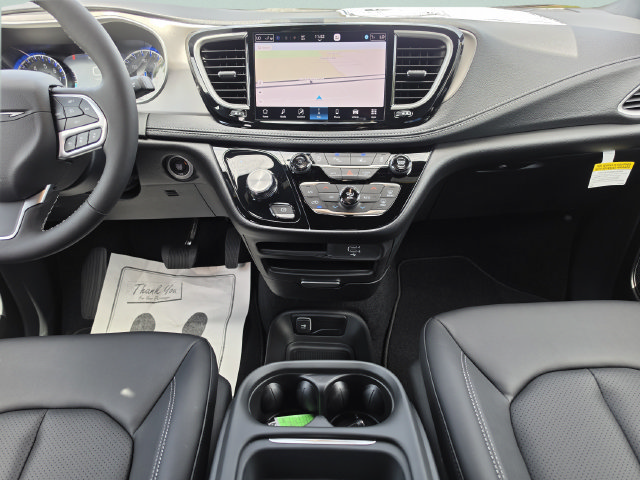New 2027 Chrysler Pacifica Select w/ Family Tech Group AWD/4WD image 20