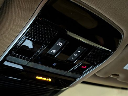 Used 2024 Land Rover Range Rover Sport SE image 33