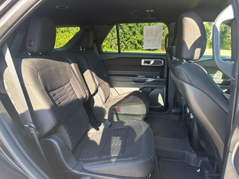 Used 2020 Ford Explorer XLT w/ Comfort Package AWD/4WD image 21