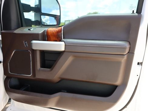 Used 2018 Ford F250 King Ranch w/ King Ranch Ultimate Package AWD/4WD image 46