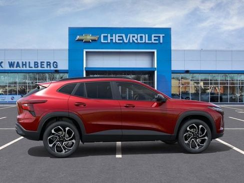 New 2026 Chevrolet Trax RS w/ Sunroof Package FWD image 5