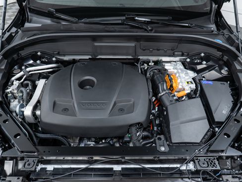 New 2026 Volvo XC60 T8 Plus w/ Protection Package Premier image 9