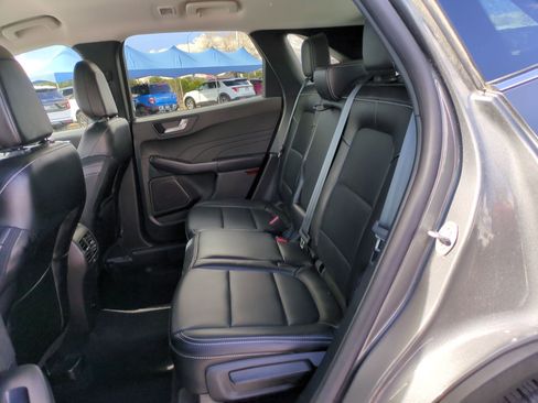 Used 2025 Ford Escape Platinum image 27