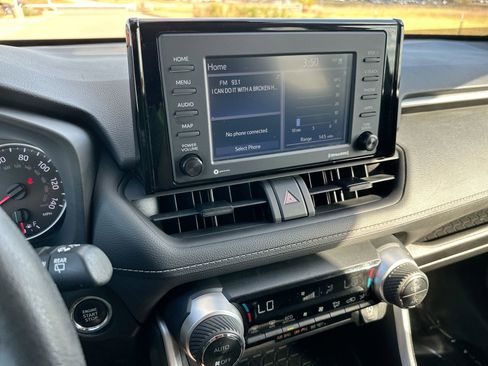 Used 2022 Toyota RAV4 XLE image 16