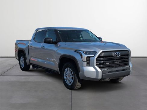 Used 2022 Toyota Tundra SR5 w/ SR5 Premium Package image 7