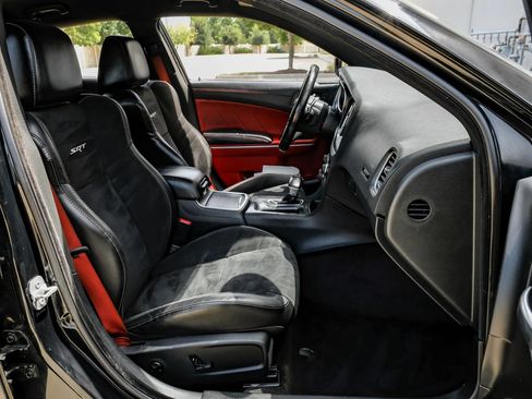 Used 2018 Dodge Charger SRT RWD image 39