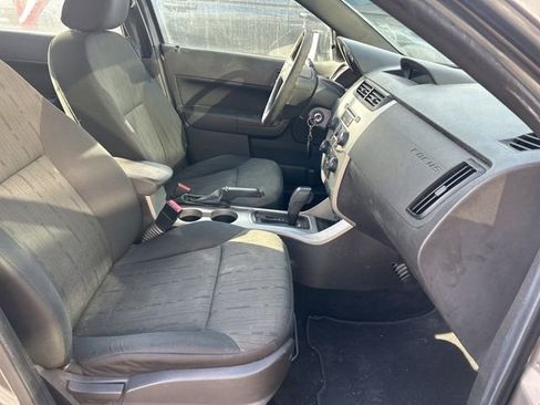 Used 2010 Ford Focus SE image 11