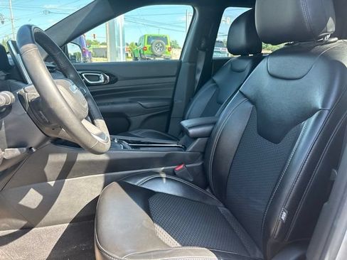 Used 2023 Jeep Compass Latitude w/ Convenience Group AWD/4WD image 4