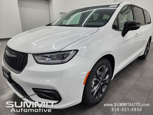 New 2026 Chrysler Pacifica Select image 7