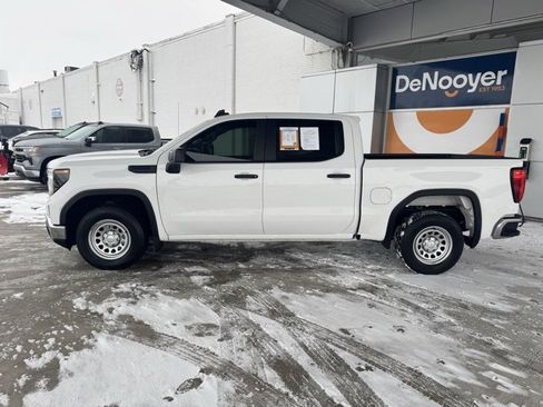 Certified 2022 GMC Sierra 1500 Pro w/ Convenience Package image 11