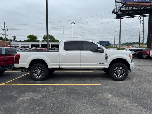 Used 2017 Ford F250 Platinum w/ Platinum Ultimate Package AWD/4WD image 3