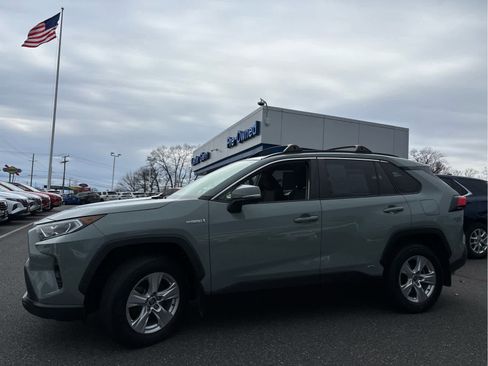 Used 2021 Toyota RAV4 XLE w/ Convenience Package image 6