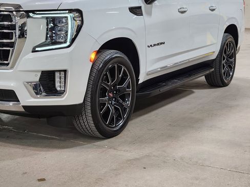 Used 2023 GMC Yukon XL SLT image 17