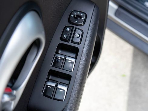 Used 2019 Kia Soul FWD image 16